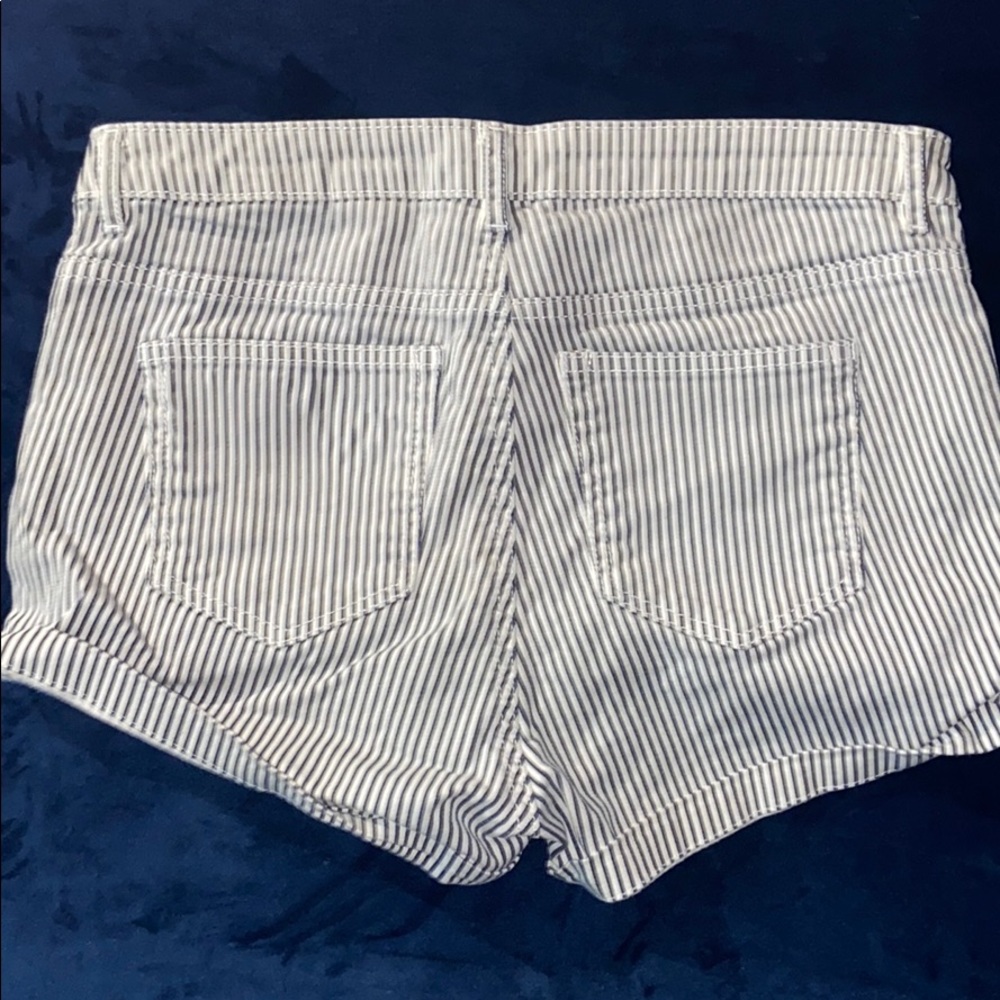 H&M BLACK AND WHITE STRIPED SHORTS SIZE 8